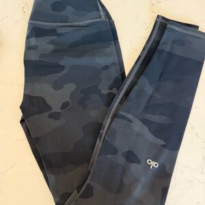 ALO Yoga Women's Leggings - Dark Camo